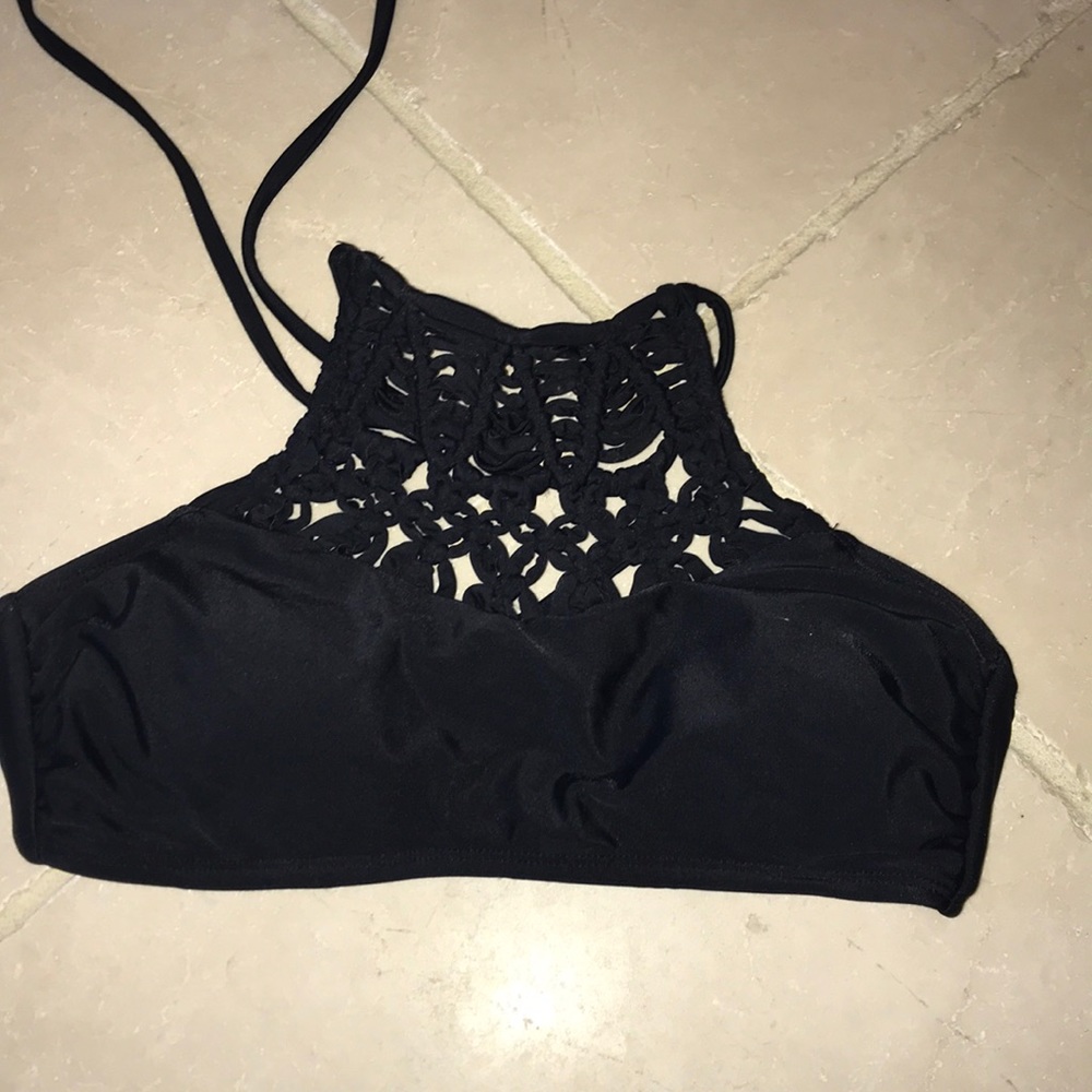 Black strapped bikini top